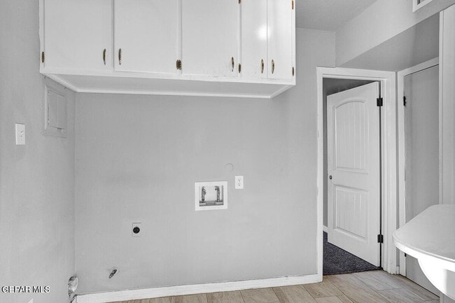 Building Photo - 3709 Roslyn Dr
