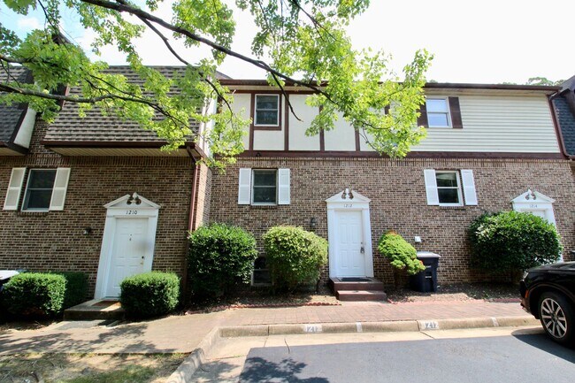 Building Photo - 1212 Mountain View Dr