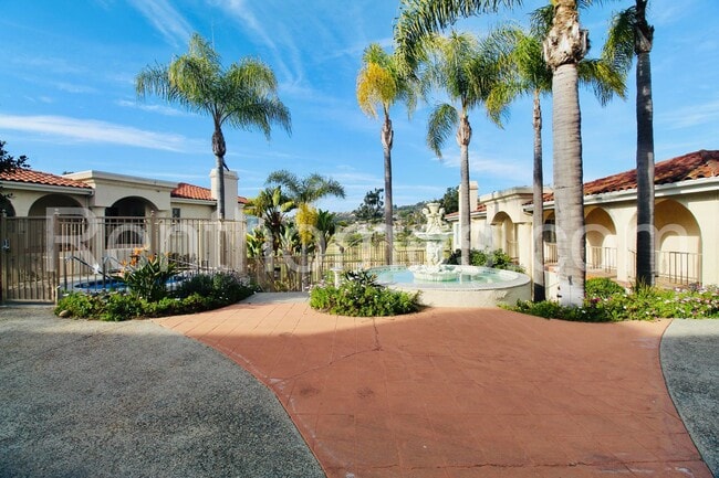 Building Photo - 2528 Navarra Dr