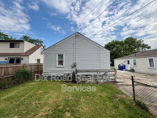 Building Photo - 1145 Chase Ave