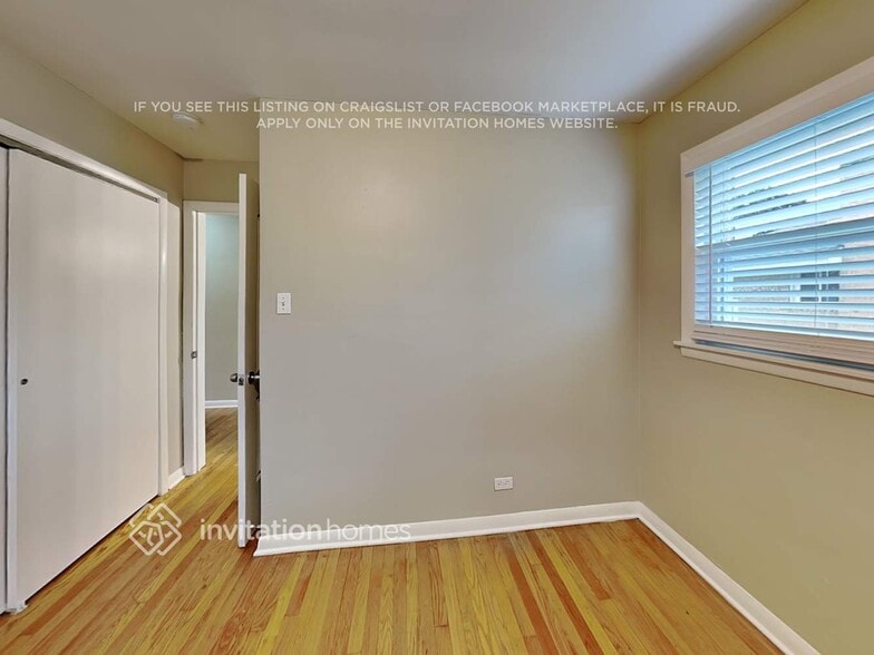 Building Photo - 10111 S 53rd Ave