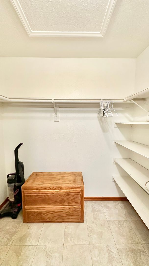 Building Photo - Darling Fully Furnished Guest Home Unit wi...