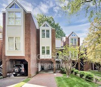Building Photo - 226 S Clarkson St