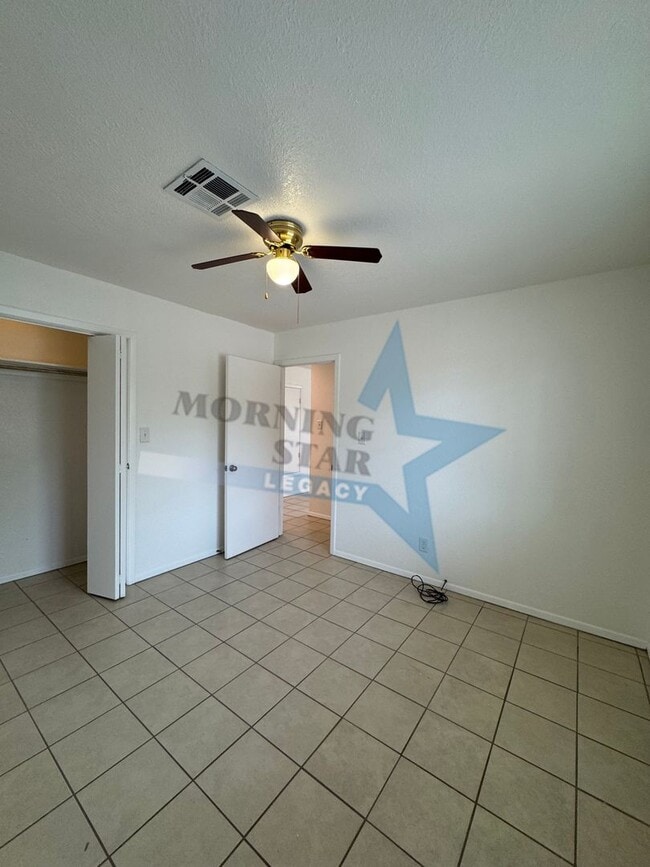 Building Photo - Cute 2-Bedroom Duplex