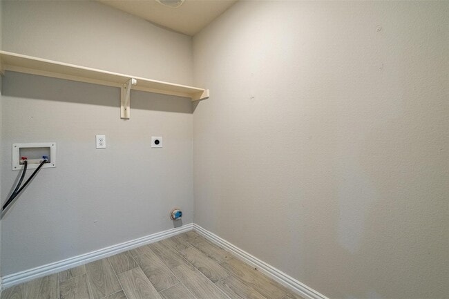 Building Photo - 1528 Canary Dr