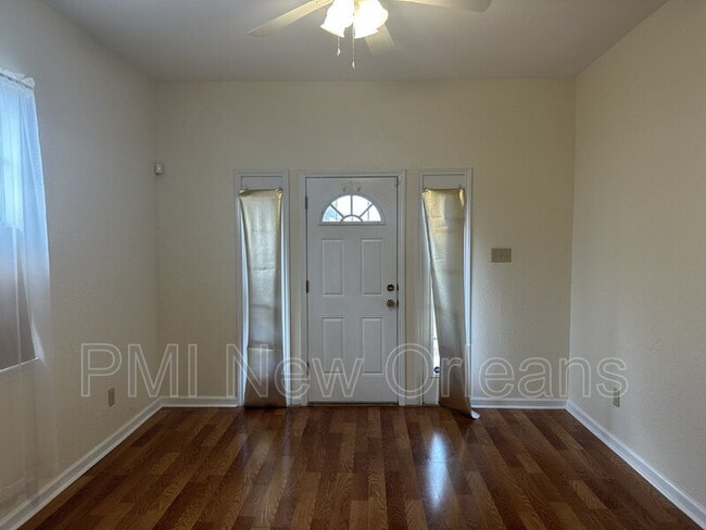 Building Photo - 2328 Mandeville St