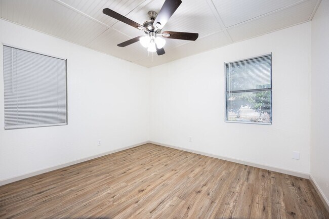 Building Photo - 705 N 1st St