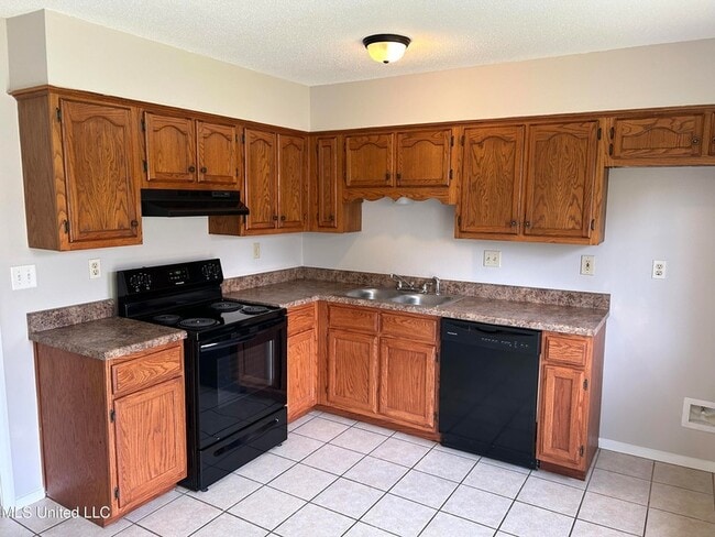 Building Photo - 3434 Laurelwood Dr