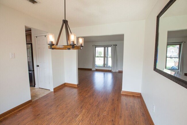 Building Photo - 8204 Tavaros Dr