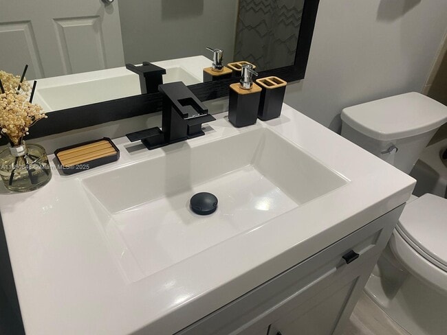 Building Photo - 10350 W Bay Harbor Dr