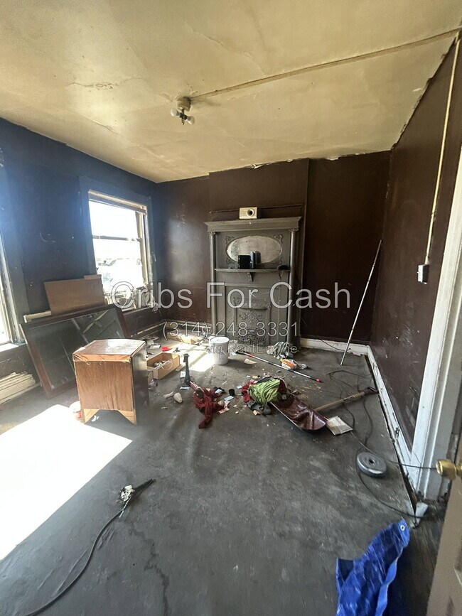 Building Photo - 4923-4925-4925 Suburban Tracks St