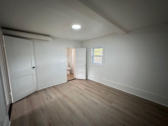 Building Photo - 303 Weston Ave