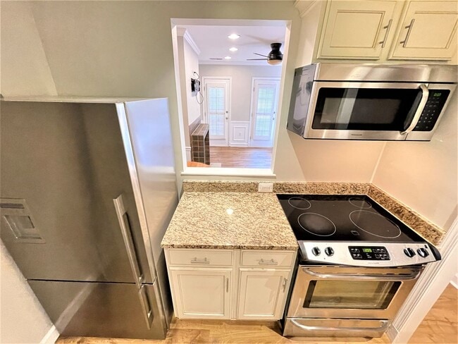 Building Photo - Private 1 Bedroom/1 Bath