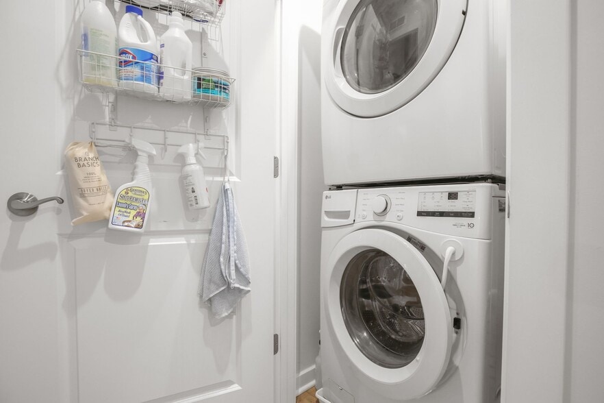 Building Photo - 1721 Beech Leaf St