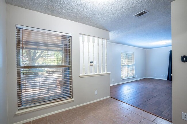 Building Photo - 9104 Quail Creek Dr