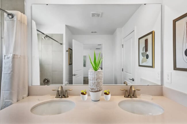 Building Photo - 2641 Scrapbook St