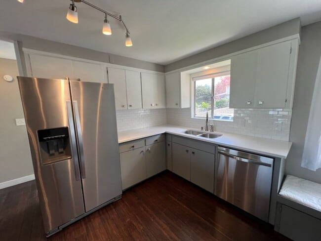 Building Photo - 1314 Red Apple Rd