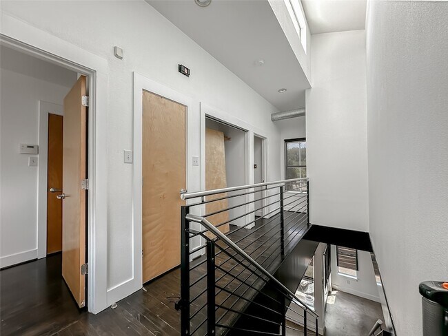 Building Photo - 417 S Beacon St