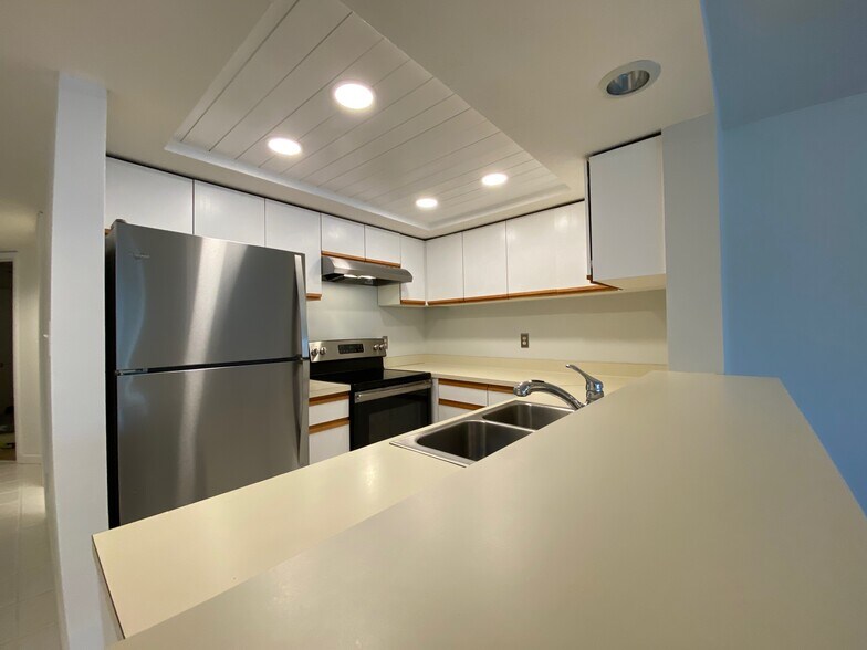 Building Photo - 100 Helmsman Way