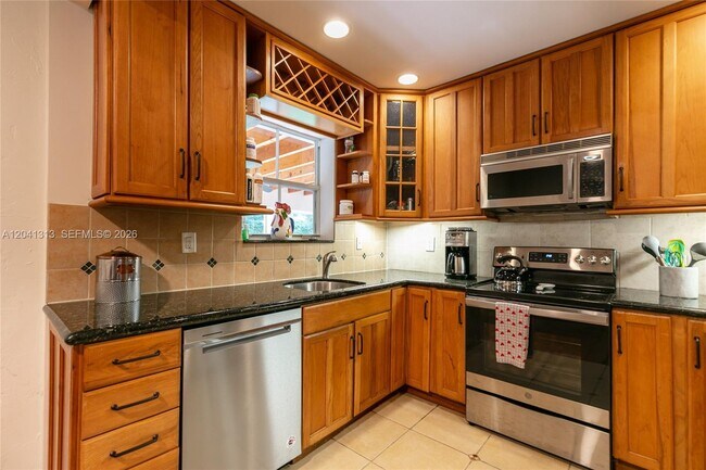 Building Photo - 5760 SW 51st St