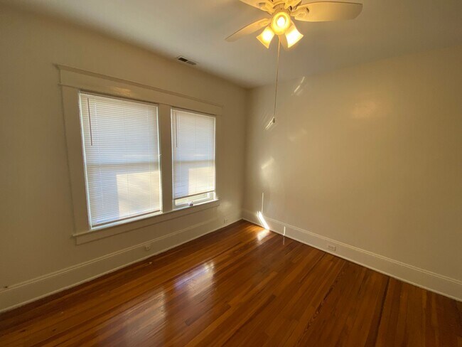 Building Photo - Spacious Duplex Unit Near Duke and Downtown / All Appliances and Fenced Backyard