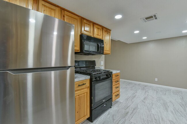 Building Photo - Charming 3-Bedroom Home in Heritage Home