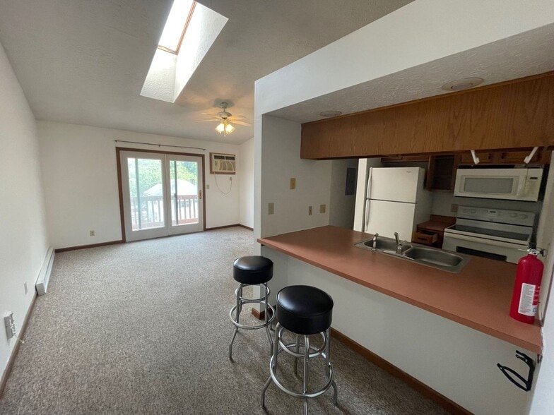 Interior Photo - Leslie Manor Apartments