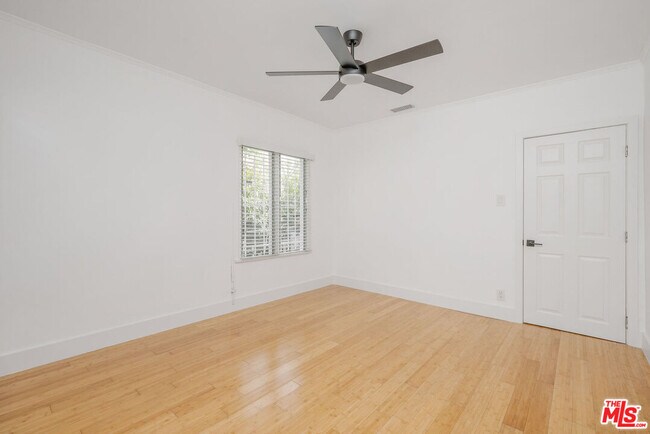 Building Photo - 542 N Sierra Bonita Ave