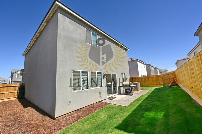 Building Photo - 946 Rubcom Road W