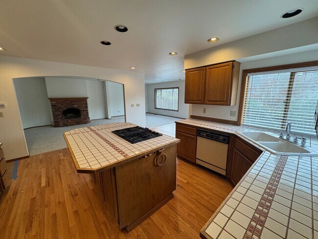 Building Photo - Gorgeous 3 Bedroom • 2.5 Bath Home Recentl...