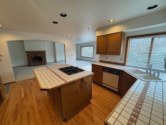 Building Photo - Gorgeous 3 Bedroom • 2.5 Bath Home Recently Remodeled and Ready for you!