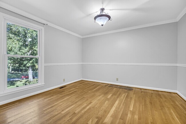 Building Photo - 1105 Chelsey Ct