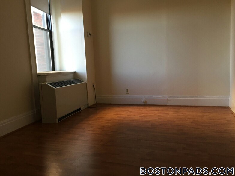 Building Photo - 62 Boylston St