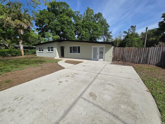 Building Photo - 2921 Sunset Rd