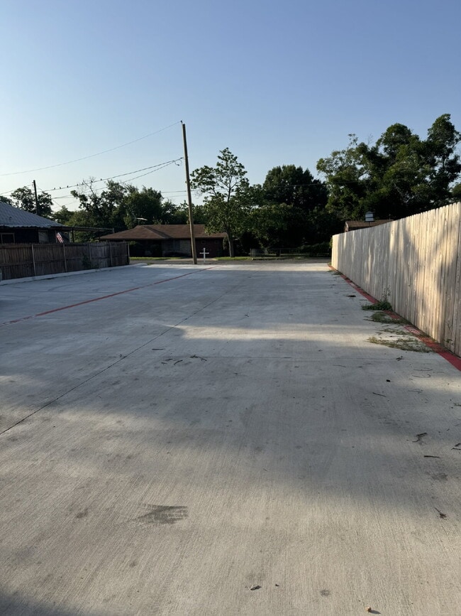 Building Photo - New 4BR/2.5BA Home – Perfect for Roommates, Walk to Campus!