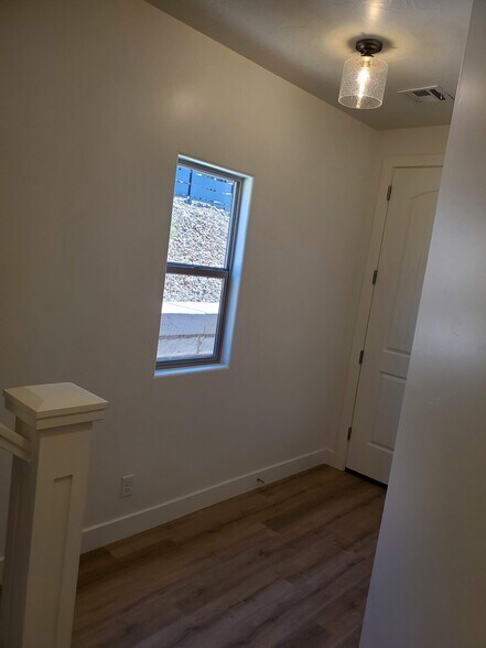 Entry Way - 538 Stewart Crk Cv