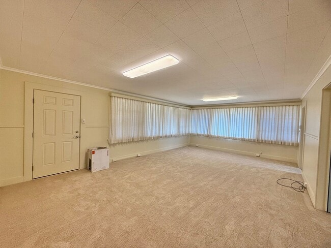 Building Photo - Newly Upgraded 3 Bedroom / 2 Bathroom - Ma...