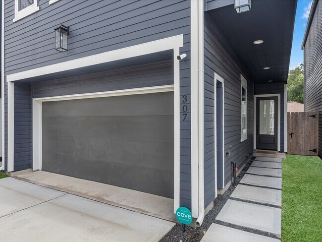 Building Photo - 307 Charlock St