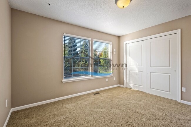 Building Photo - Custom Craftsman Energy Star Home with Gar...
