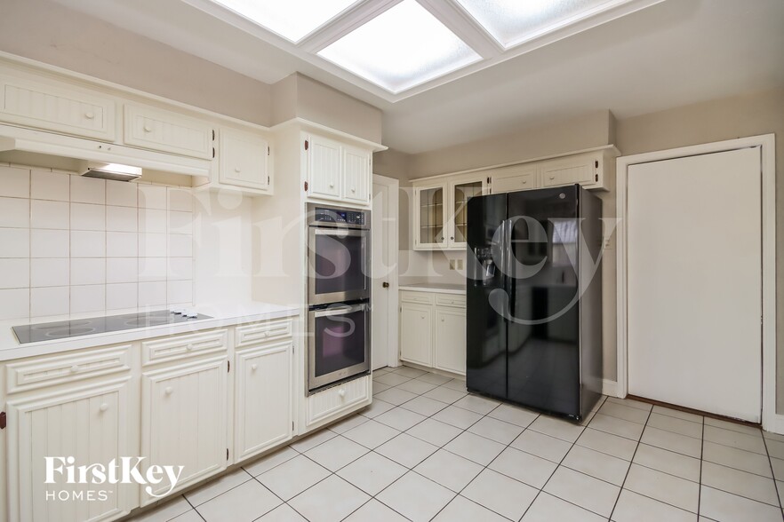 Building Photo - 461 Stephen F Austin Dr