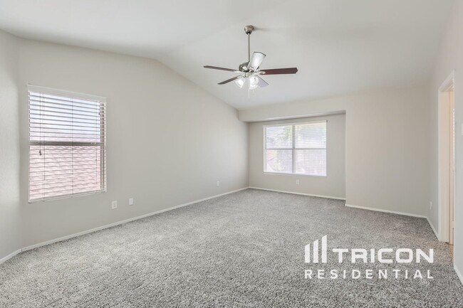 Building Photo - 12527 W Edgemont Ave
