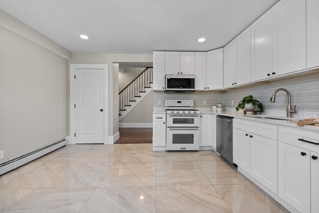 Building Photo - 62 Chestnut St