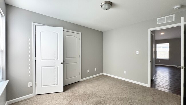 Building Photo - 2492 Feathersound Wy