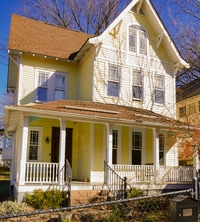 Building Photo - 1905 Oak St