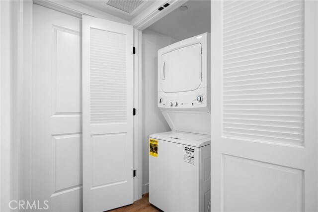 Building Photo - 10657 Moorpark St