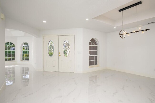 Building Photo - Heatherwood Lake Front Pool Home in St. Lucie West