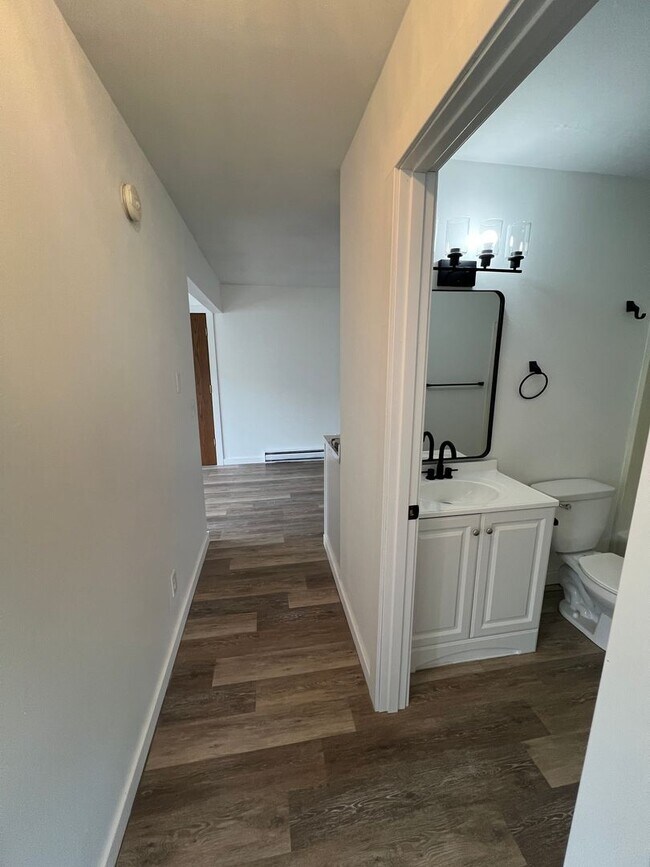 Building Photo - 915 Genrich St