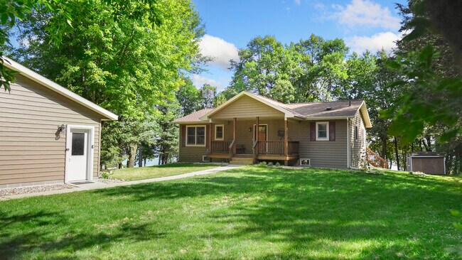 Building Photo - 15955 Bayview Dr NE