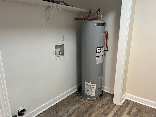 Building Photo - Lots of updates!