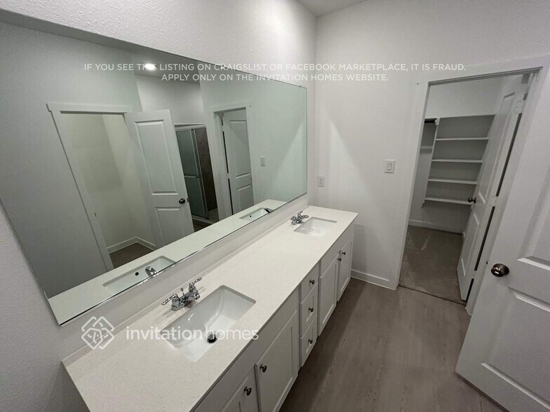 Building Photo - 327 Sedalia Trl